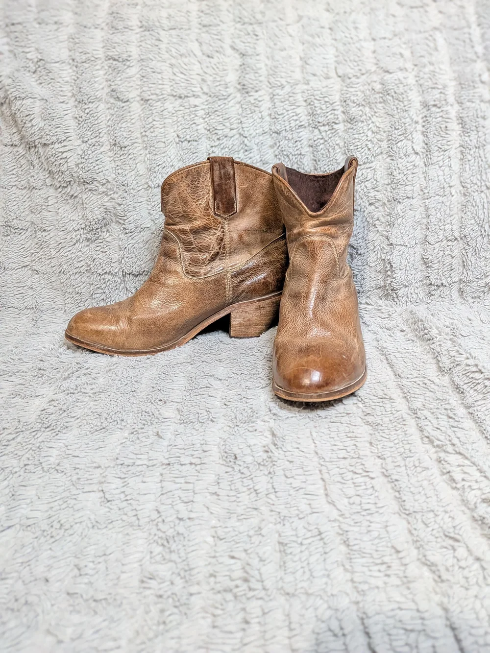 Corral Boots Women's Tan Leather Ankle Booties with Low Block Heel Size 7